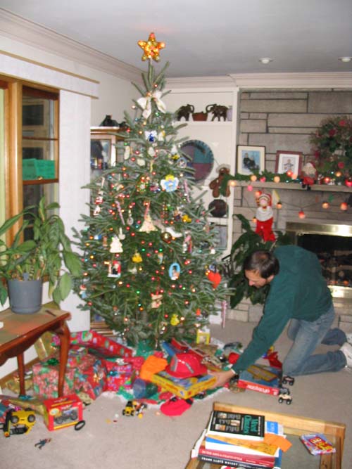 2003_12_22 120 Uncle Steve and His Christmas Tree