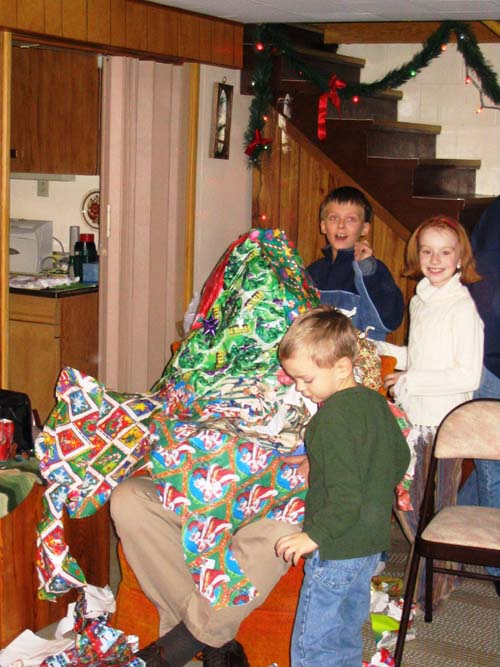 2003_12_22 147 Uncle Dick under the Paper Michale Allison and Daniel