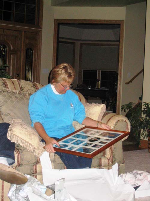 2004_01_31 038 Jeanie Opening her Present