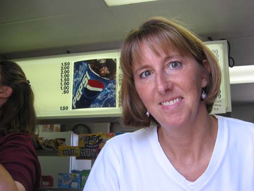 2005_07_16 028 Wendi at the Concession Stand