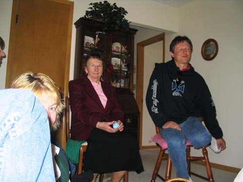 2005_04_01 066 Barb Betty and Mark Supervising