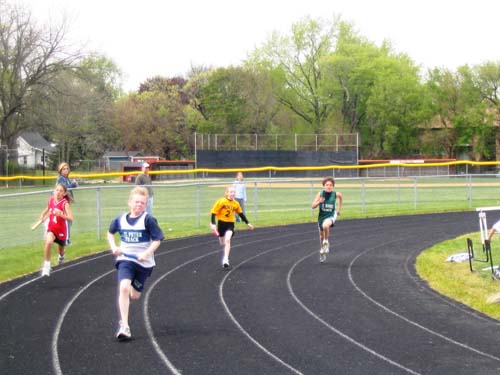 2005_05_08 009 Allison in the 400 Meter Coed Relay